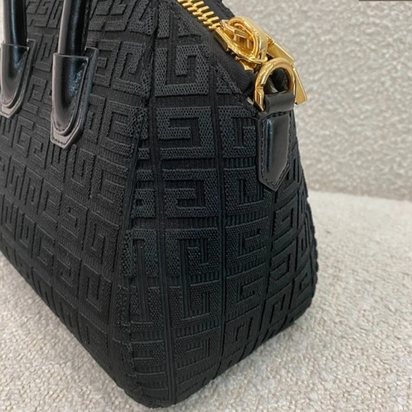 Authentic Givenchy Mini Antigona bag in 4G embroidered canvas black - Picture 8 of 15